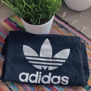 ✨adidas shirt✨